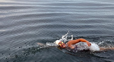 KUZEY KANALI’NI YÜZEREK GEÇEN İLK TÜRK KADINI OLDU