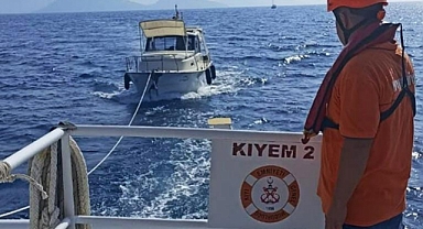 SELİMİYE AÇIKLARINDA ARIZALANAN TEKNEYİ KIYEM EKİPLERİ KURTARDI