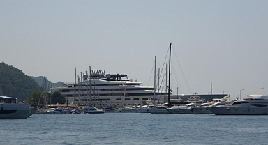 SÜPER YAT 'BLUE' MARMARİS'E DEMİR ATTI