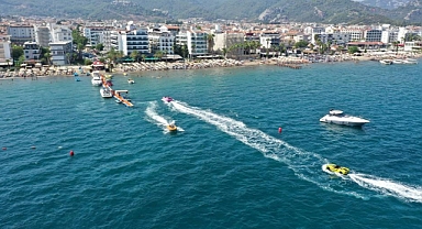YAZ MEVSİMİNİN VAZGEÇİLMEZ EĞLENCESİ SU SPORLARINA RAĞBET DEVAM EDİYOR