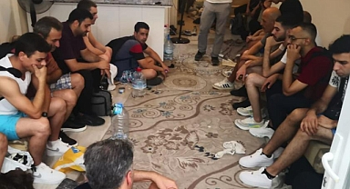 BİR EVDEN 25 DÜZENSİZ GÖÇMEN ÇIKTI