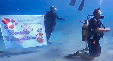 DENİZİN ALTINDA EVLENME TEKLİFİ