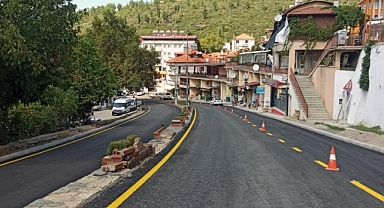 KAVAKLIDERE’NİN 3 MAHALLESİ SICAK ASFALTA KAVUŞTU