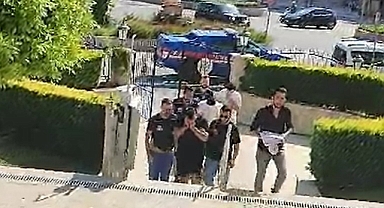 LÜKS ARAÇTA GÖÇMEN KAÇAKÇILIĞINA POLİS ENGELİ: 3 TUTUKLAMA