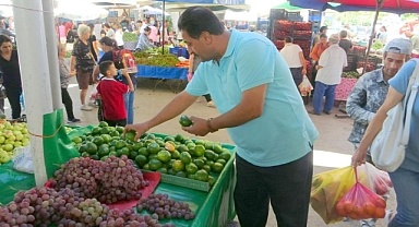 MANDALİNA SEMT PAZARINDAKİ TEZGAHLARDA YERİNİ ALDI