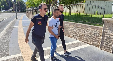 MARMARİS’TE 12 DÜZENSİZ GÖÇMENİ KAÇIRMAYA ÇALIŞAN ŞÜPHELİ TUTUKLANDI