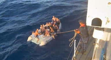 MOTOR ARIZALANINCA DENİZDE SÜRÜKLENDİLER