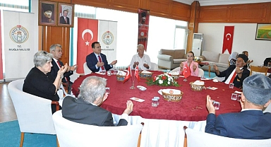 MUĞLA VALİSİ AKBIYIK GAZİLER İLE BİR ARAYA GELDİ