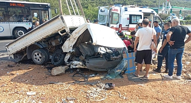SU KANALINA GİREN KAMYONET HURDAYA DÖNDÜ 1 ÖLÜ, 1 YARALI