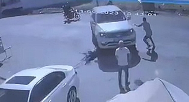 TARTIŞTIĞI KUZENİNİ ARABAYLA ÇARPARAK ÖLDÜRDÜ, 2 KİŞİYİ DE YARALADI