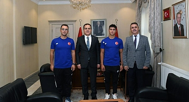 VALİ AKBIYIK ULUSLARARASI BAŞARIYI ALTINLA ÖDÜLLENDİRDİ