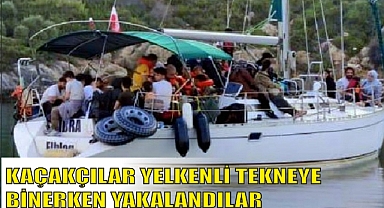 KAÇAKÇILAR YELKENLİ TEKNEYE BİNERKEN YAKALANDILAR