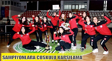 ŞAMPİYONLARA COŞKULU KARŞILAMA