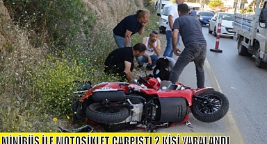 MİNİBÜS İLE MOTOSİKLET ÇARPIŞTI 2 KİŞİ YARALANDI