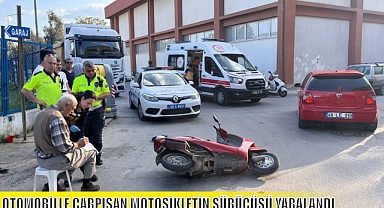 OTOMOBİLLE ÇARPIŞAN MOTOSİKLETİN SÜRÜCÜSÜ YARALANDI
