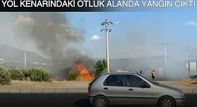 YOL KENARINDAKİ OTLUK ALANDA YANGIN ÇIKTI