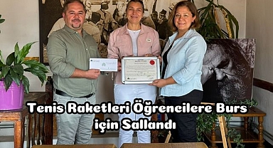  Tenis Raketleri Öğrencilere Burs için Sallandı