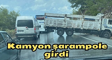 Kamyon şarampole girdi 