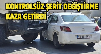 Kontrolsüz Şerit Değiştirme Kaza Getirdi