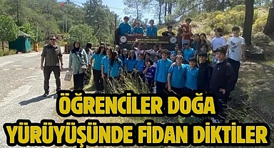 Öğrenciler Doğa Yürüyüşünde Fidan Diktiler