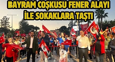 Bayram coşkusu fener alayı ile sokaklara taştı