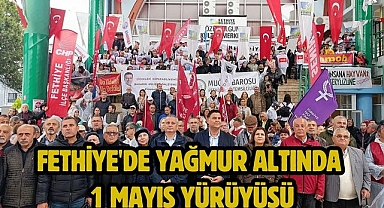 Fethiye'de Yağmur Altında 1 Mayıs Yürüyüşü