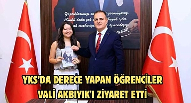 YKS’DA DERECE YAPAN ÖĞRENCİLER VALİ AKBIYIK'I ZİYARET ETTİ