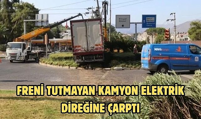 FRENİ TUTMAYAN KAMYON ELEKTRİK DİREĞİNE ÇARPTI