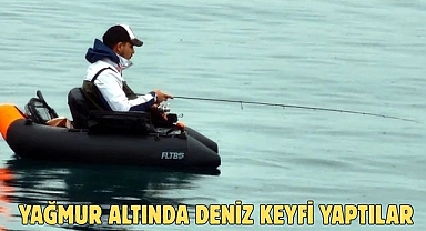 Yağmur altında deniz keyfi yaptılar