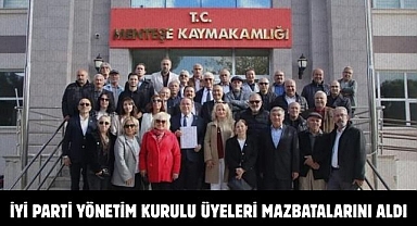 İYİ Parti Yönetim Kurulu Üyeleri Mazbatalarını Aldı