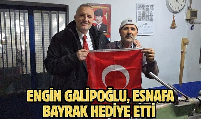 Engin Galipoğlu, Esnafa Bayrak Hediye Etti