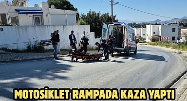 MOTOSİKLET RAMPADA KAZA YAPTI