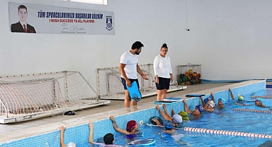 ÜCRETSİZ YÜZME KURSLARI DEVAM EDİYOR