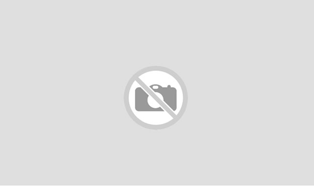 Çocuklar Çöp Kamyonunun Yolunu Gözlüyor